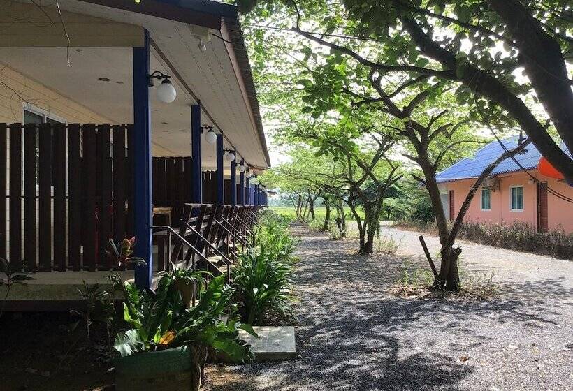 هتل Ban Chomlay Resort Satun