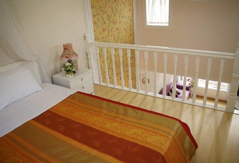 ホテル Dvor Pension