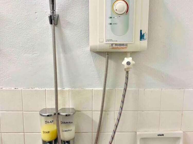 Отель Srithong Guesthouse