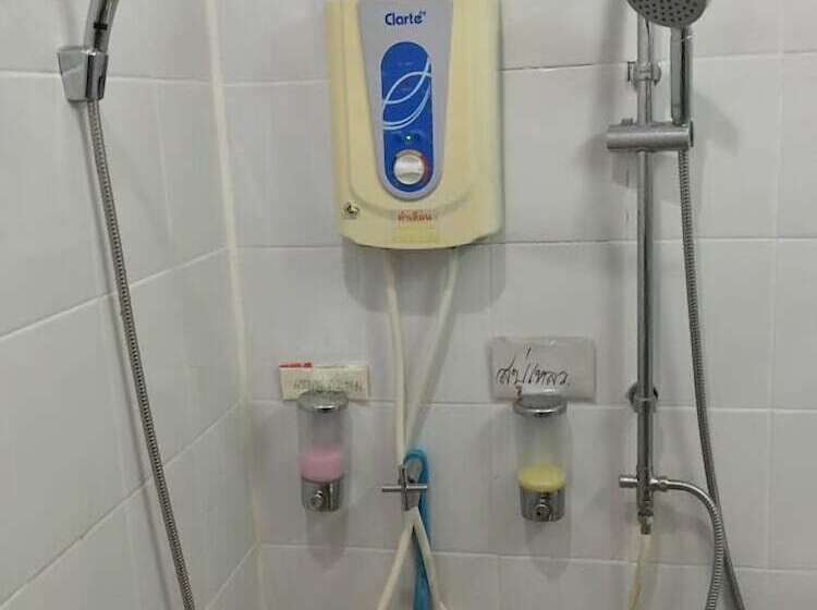 Отель Srithong Guesthouse