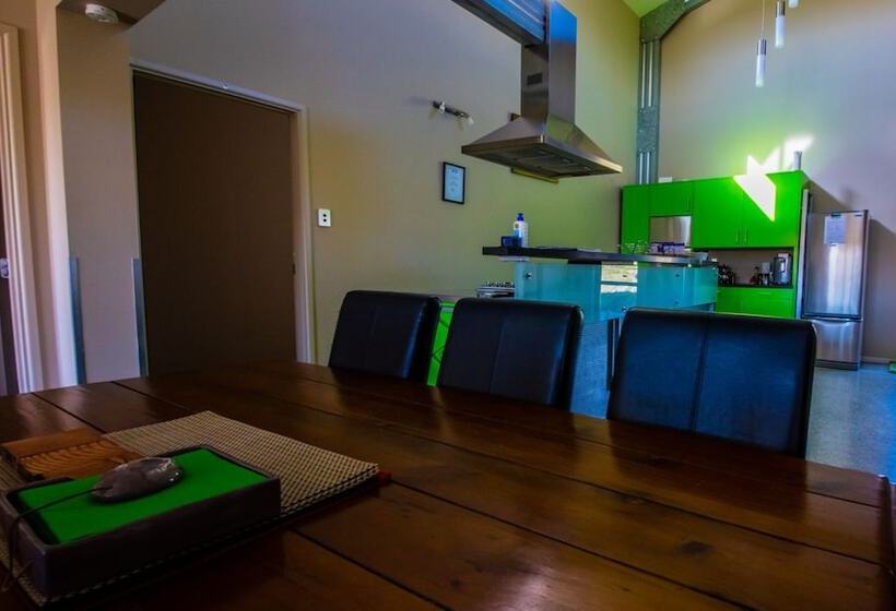 هتل Tussock Lodge Waipiata