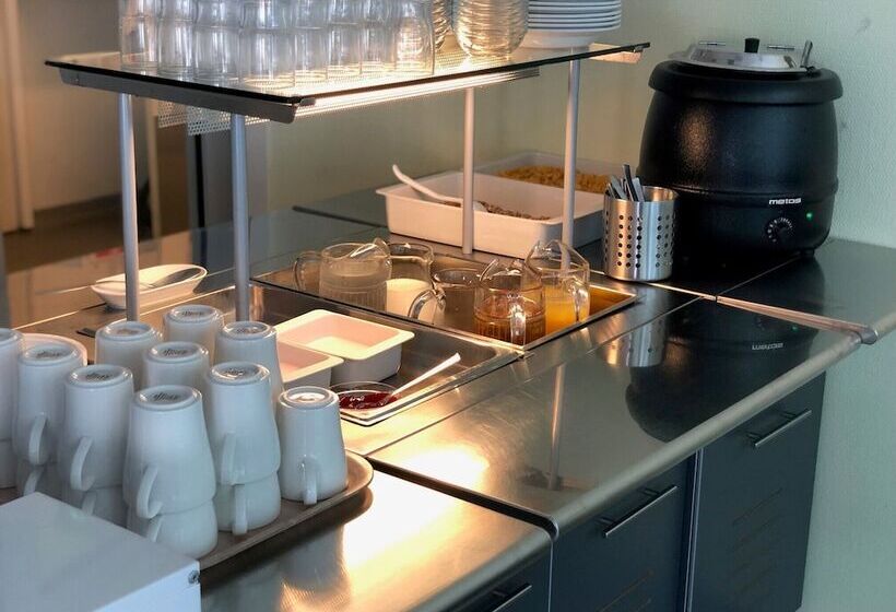 Отель West Side