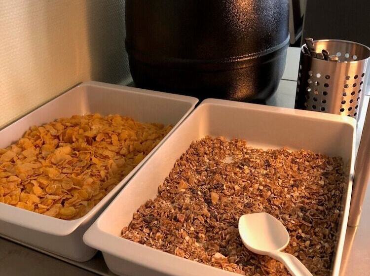 Отель West Side