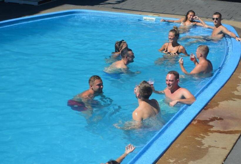 הוסטל Youth Shack Backpackers Darwin