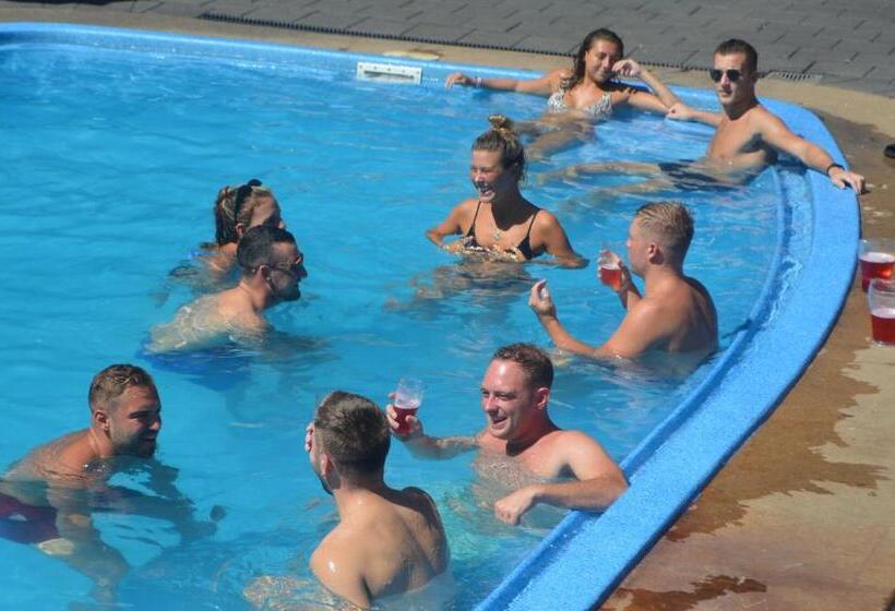 הוסטל Youth Shack Backpackers Darwin