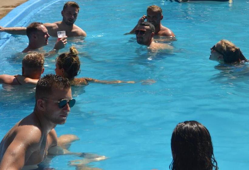 הוסטל Youth Shack Backpackers Darwin