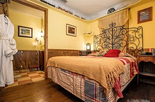 Alling House Bed And Breakfast