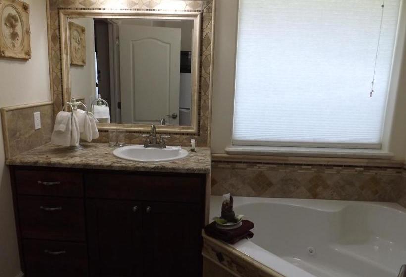 Amid Summer's Inn Bed And Breakfast