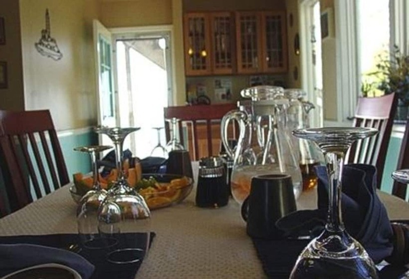 At The Waters Edge Bed & Breakfast