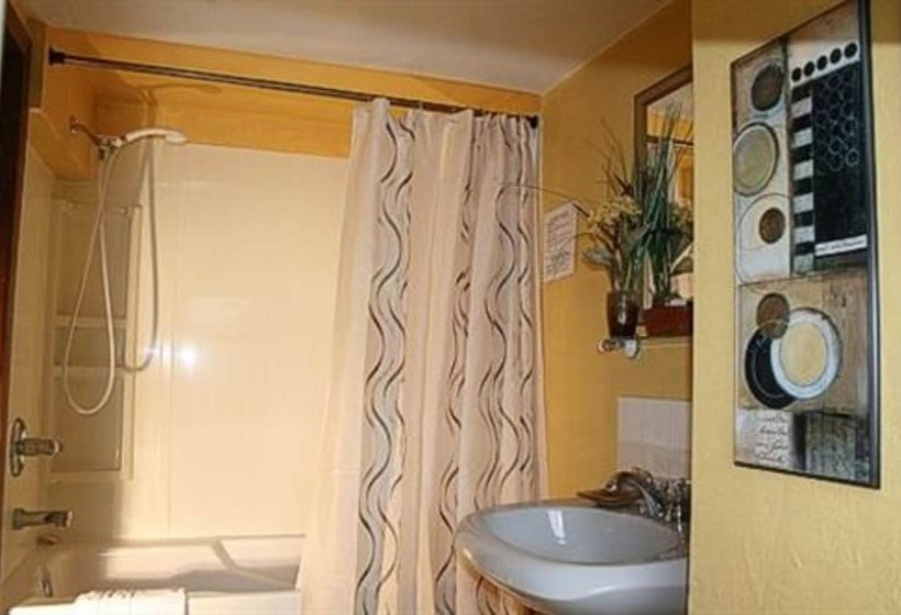 At The Waters Edge Bed & Breakfast