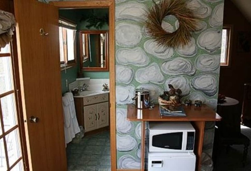 At The Waters Edge Bed & Breakfast