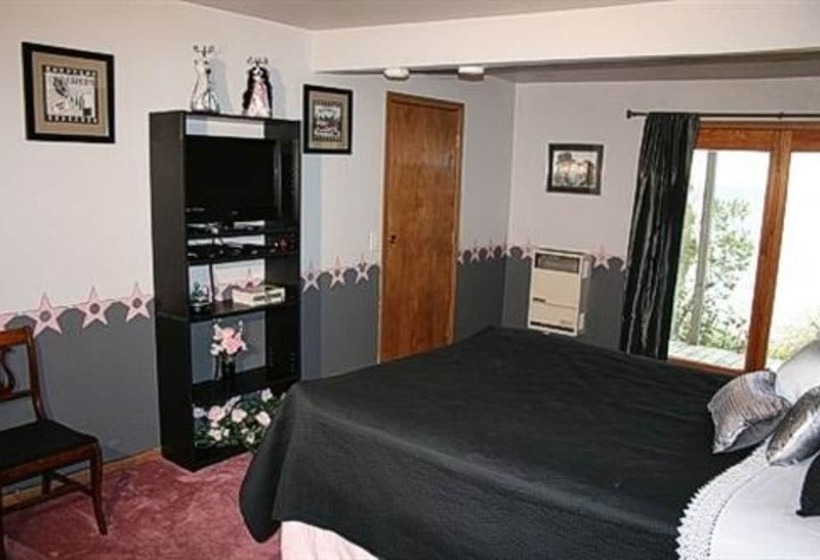 At The Waters Edge Bed & Breakfast