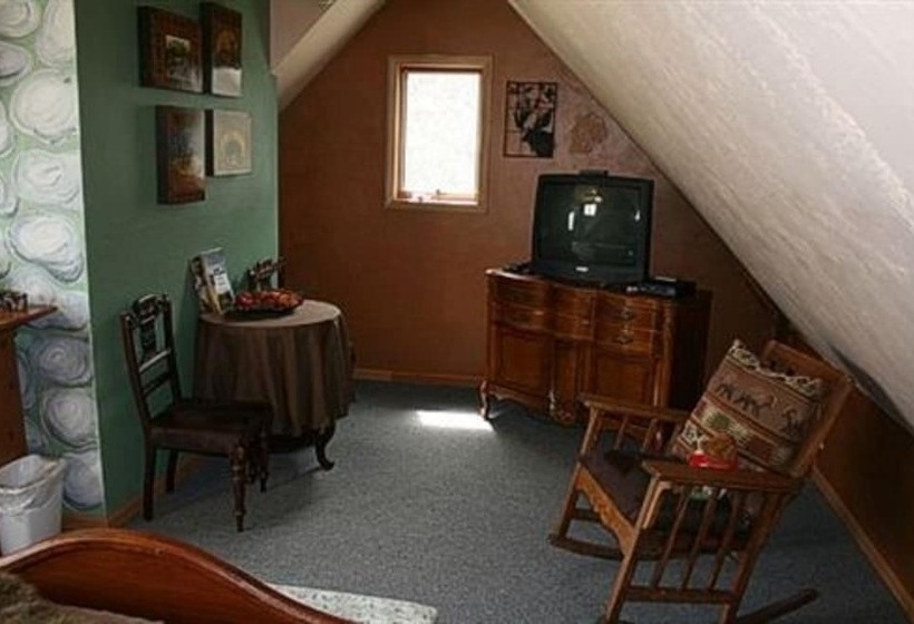 At The Waters Edge Bed & Breakfast