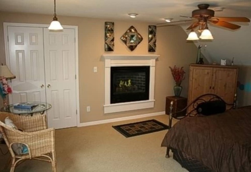 At The Waters Edge Bed & Breakfast