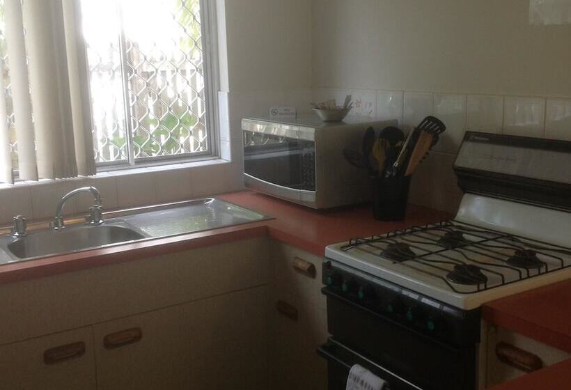 Bayshores Holiday Apartments