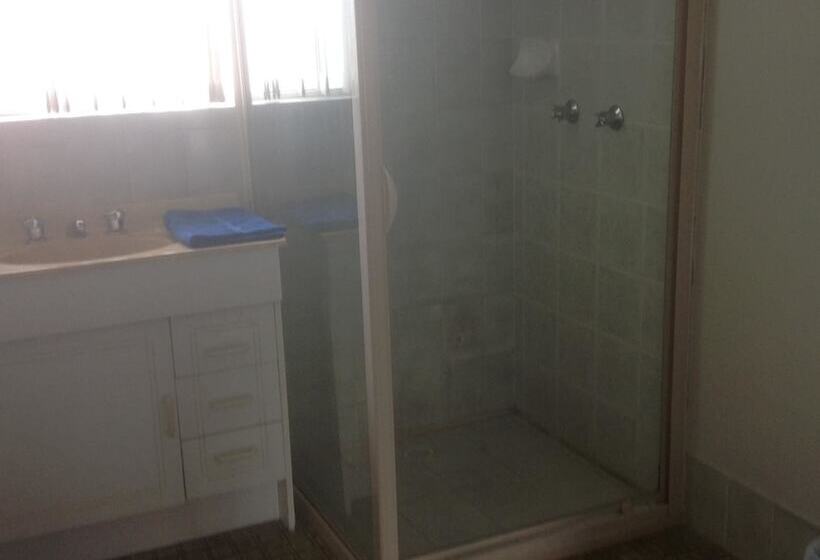 Bayshores Holiday Apartments