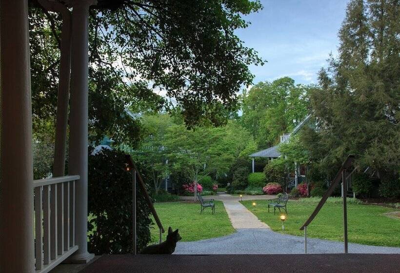 Bed and Breakfast 1906 Pine Crest Inn