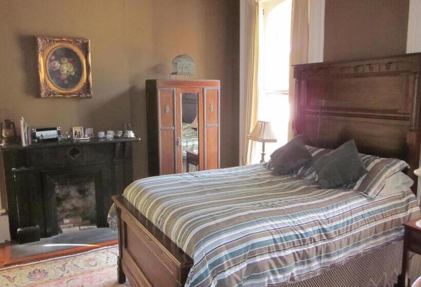 Bed and Breakfast Baer House Inn