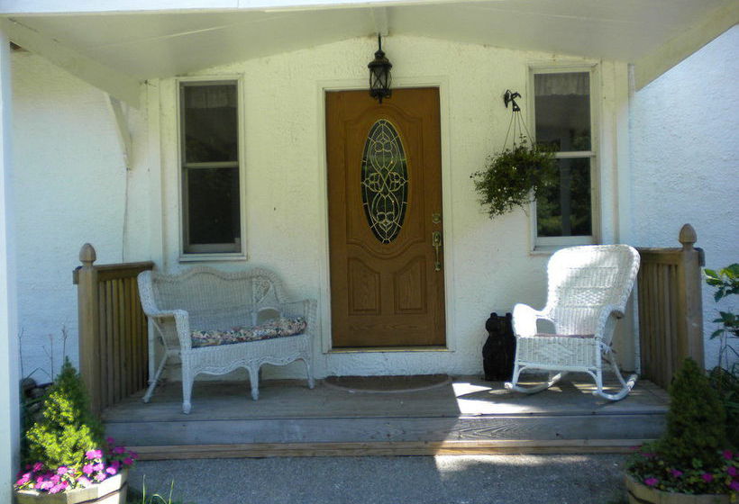 민박 Bears Lair Inn