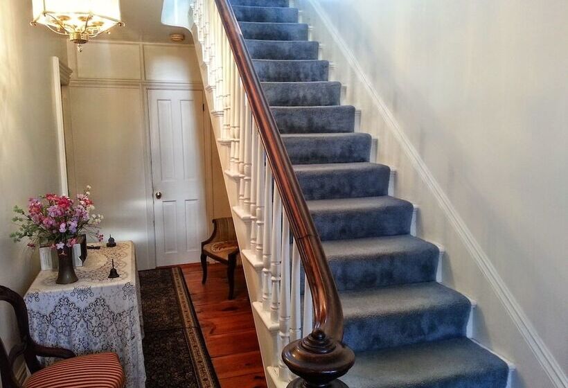 민박 Chetwynd House Inn