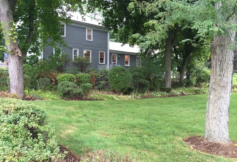 مبيت وإفطار Eddington House Inn