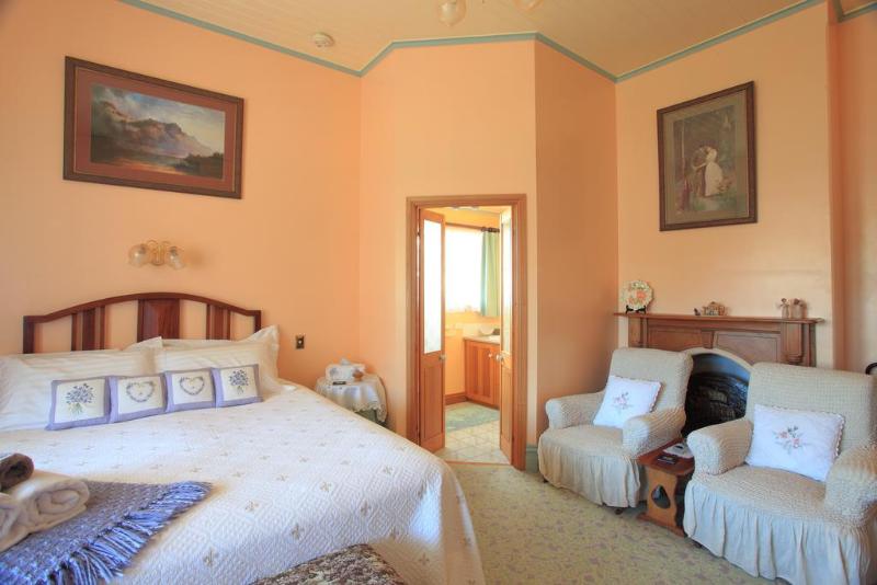 مبيت وإفطار Hanlon Guest House