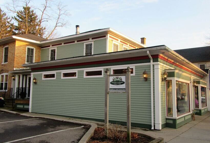 Bed and Breakfast Hidden Garden Cottages & Suites