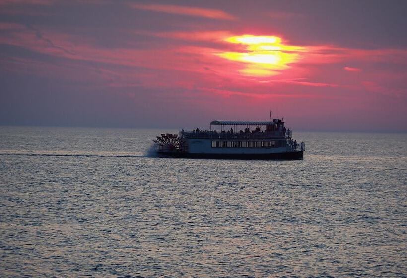 Bed and Breakfast Hidden Garden Cottages & Suites