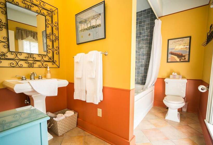 Bed and Breakfast Hidden Garden Cottages & Suites