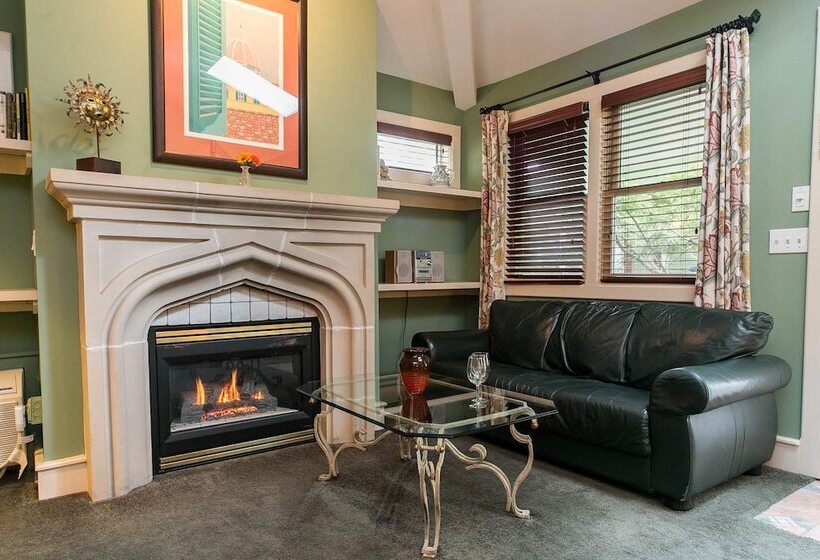 Bed and Breakfast Hidden Garden Cottages & Suites