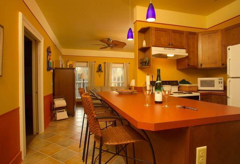 Bed and Breakfast Hidden Garden Cottages & Suites