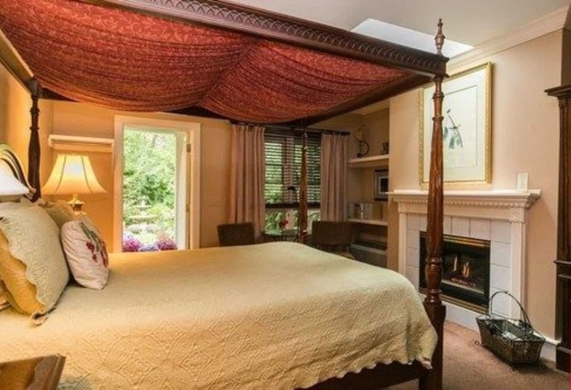 Bed and Breakfast Hidden Garden Cottages & Suites