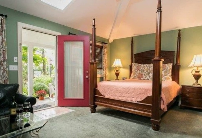 Bed and Breakfast Hidden Garden Cottages & Suites