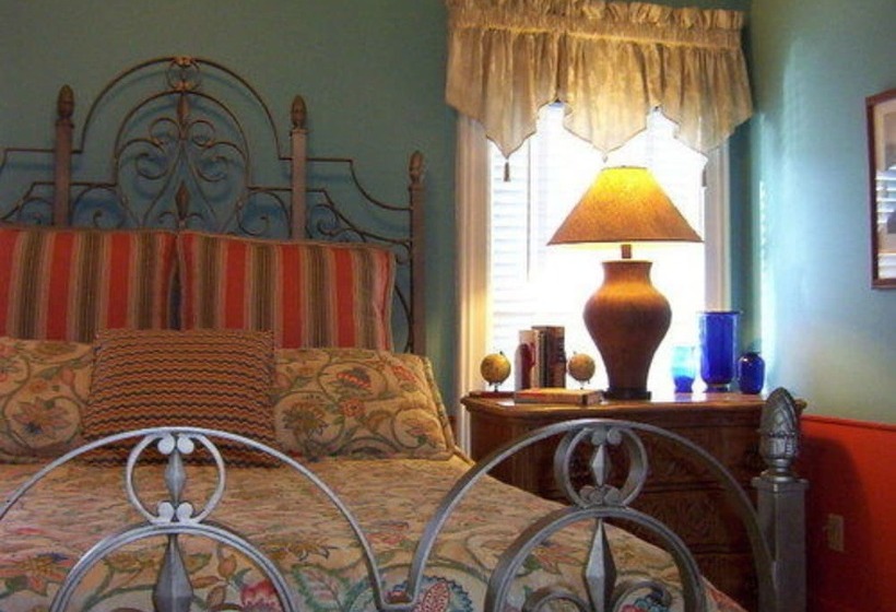 Bed and Breakfast Hidden Garden Cottages & Suites