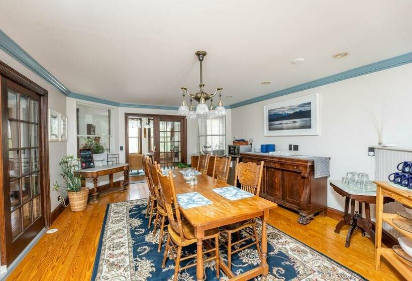 ベッドアンドブレックファースト The Inn At The Oaks