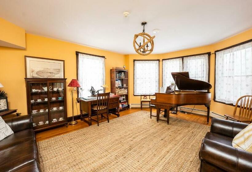 ベッドアンドブレックファースト The Inn At The Oaks