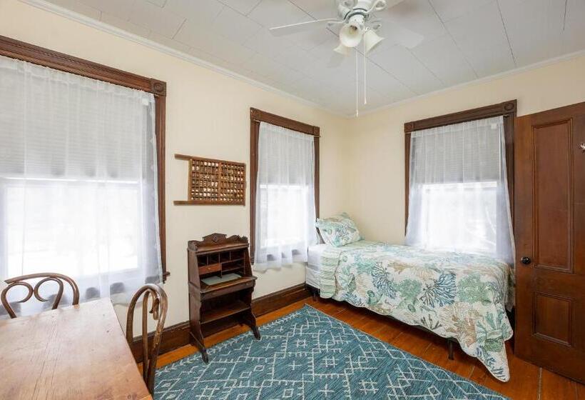 ベッドアンドブレックファースト The Inn At The Oaks