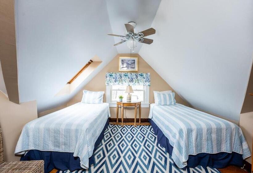 ベッドアンドブレックファースト The Inn At The Oaks