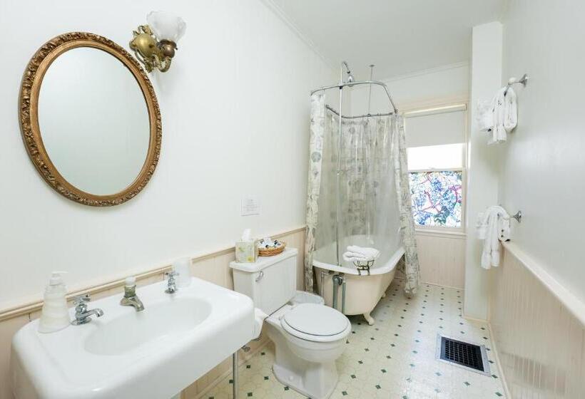 ベッドアンドブレックファースト The Inn At The Oaks