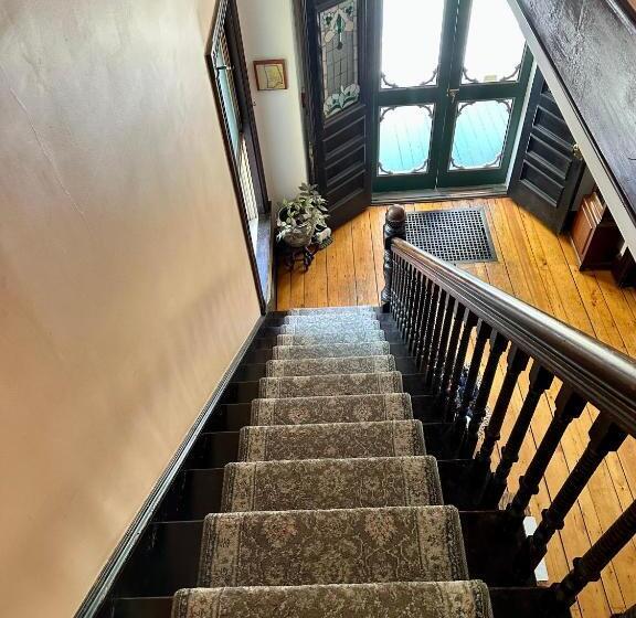 ベッドアンドブレックファースト The Inn At The Oaks