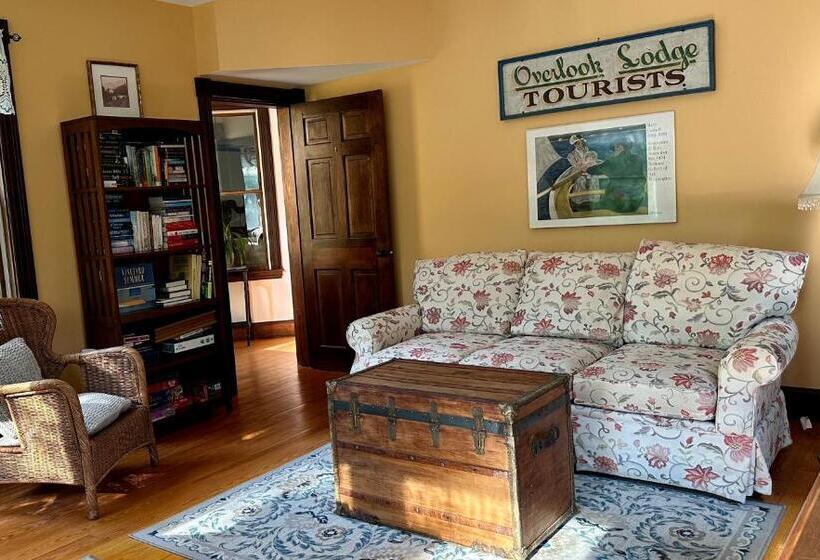 ベッドアンドブレックファースト The Inn At The Oaks