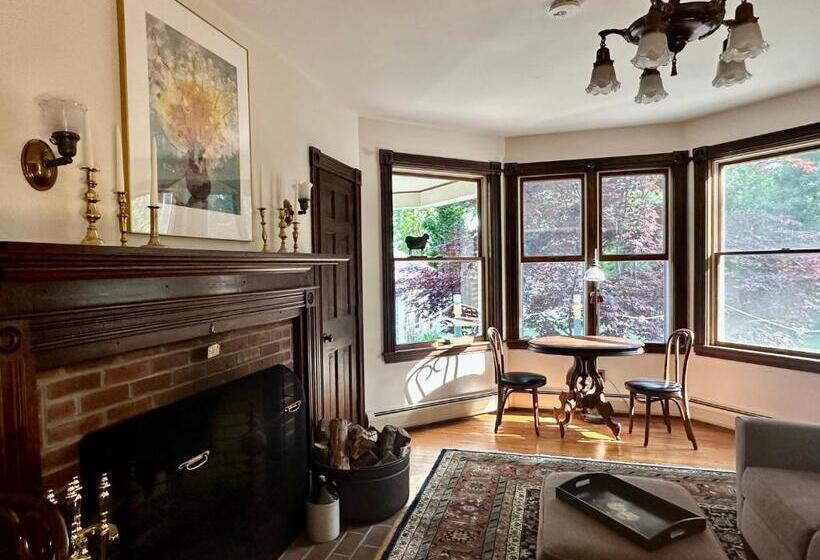 ベッドアンドブレックファースト The Inn At The Oaks