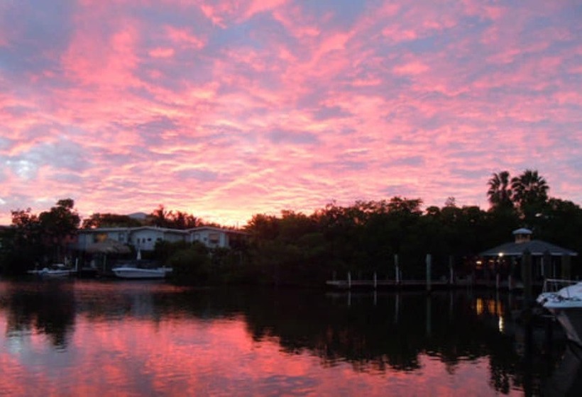مبيت وإفطار Manatee Bay Inn   Near Fishing Pier Fort Myers Beach