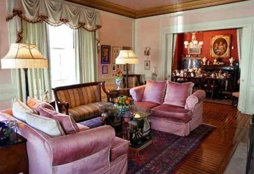 Bed and Breakfast Sarah Kendall House