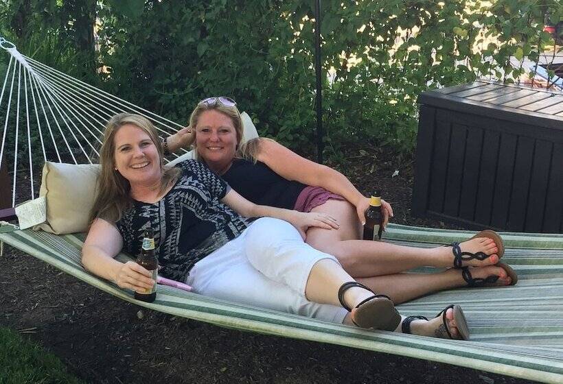 Captain Wohlt Inn Bed & Breakfast