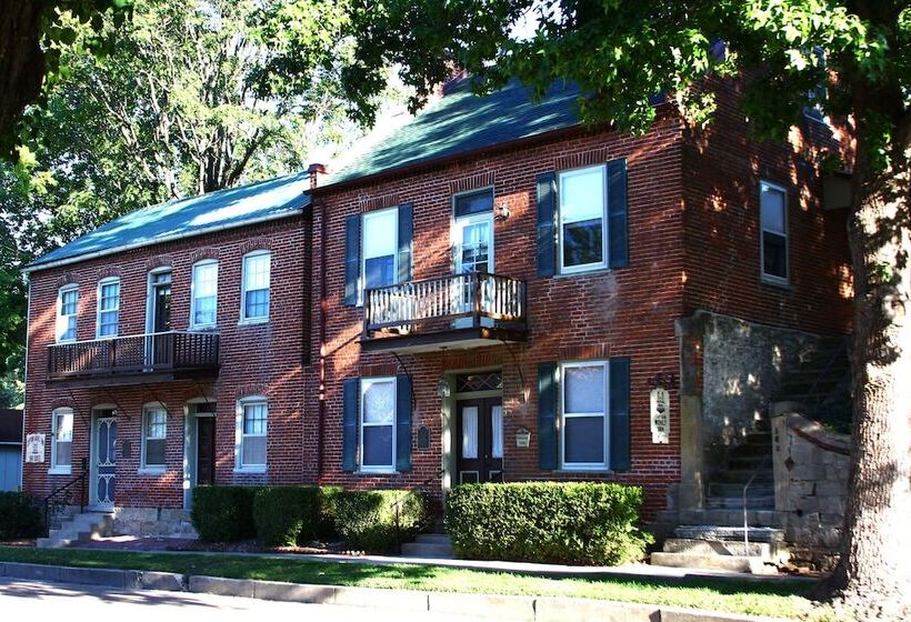 Captain Wohlt Inn Bed & Breakfast