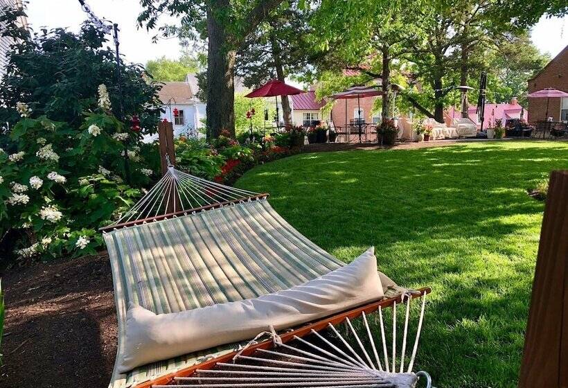 Captain Wohlt Inn Bed & Breakfast