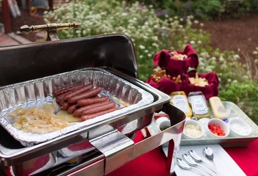 Captain Wohlt Inn Bed & Breakfast