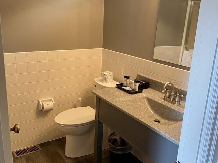 Captain Wohlt Inn Bed & Breakfast