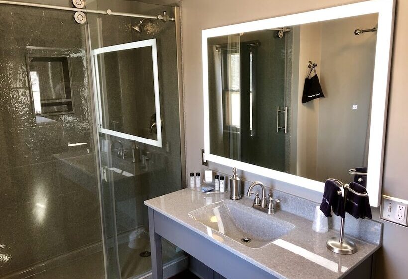 Captain Wohlt Inn Bed & Breakfast